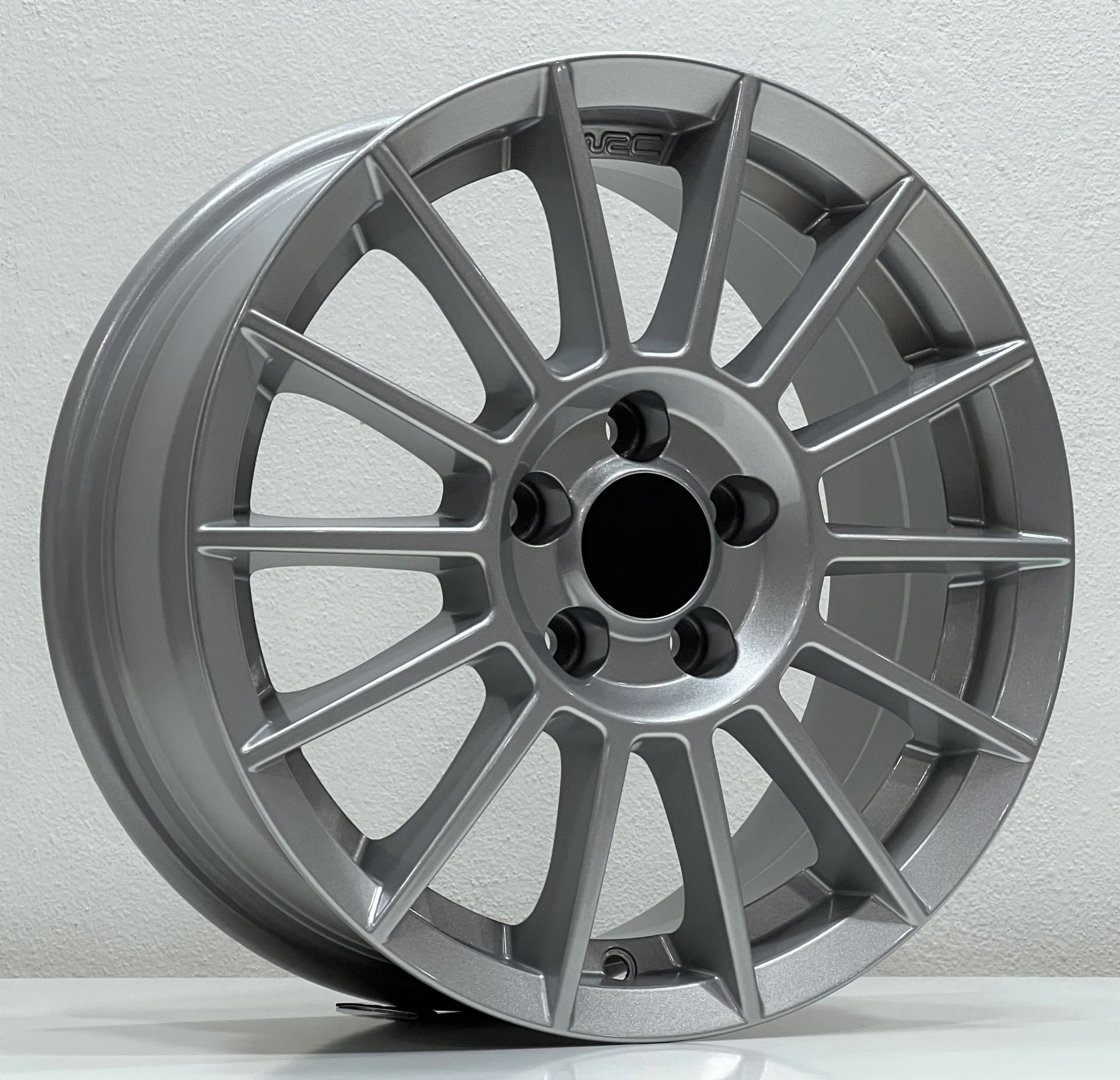 6.5X15 DJ636 (26330) 4X114.3 ET38 73.1 SILVER
