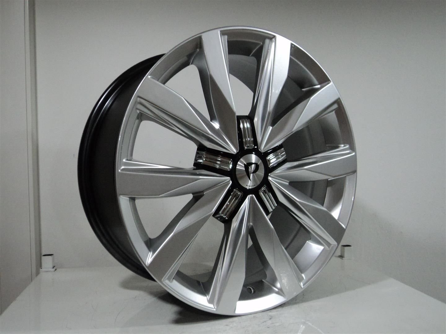 8X18 BK-5330 5X120 ET40 65.1 HYPER SILVER XL