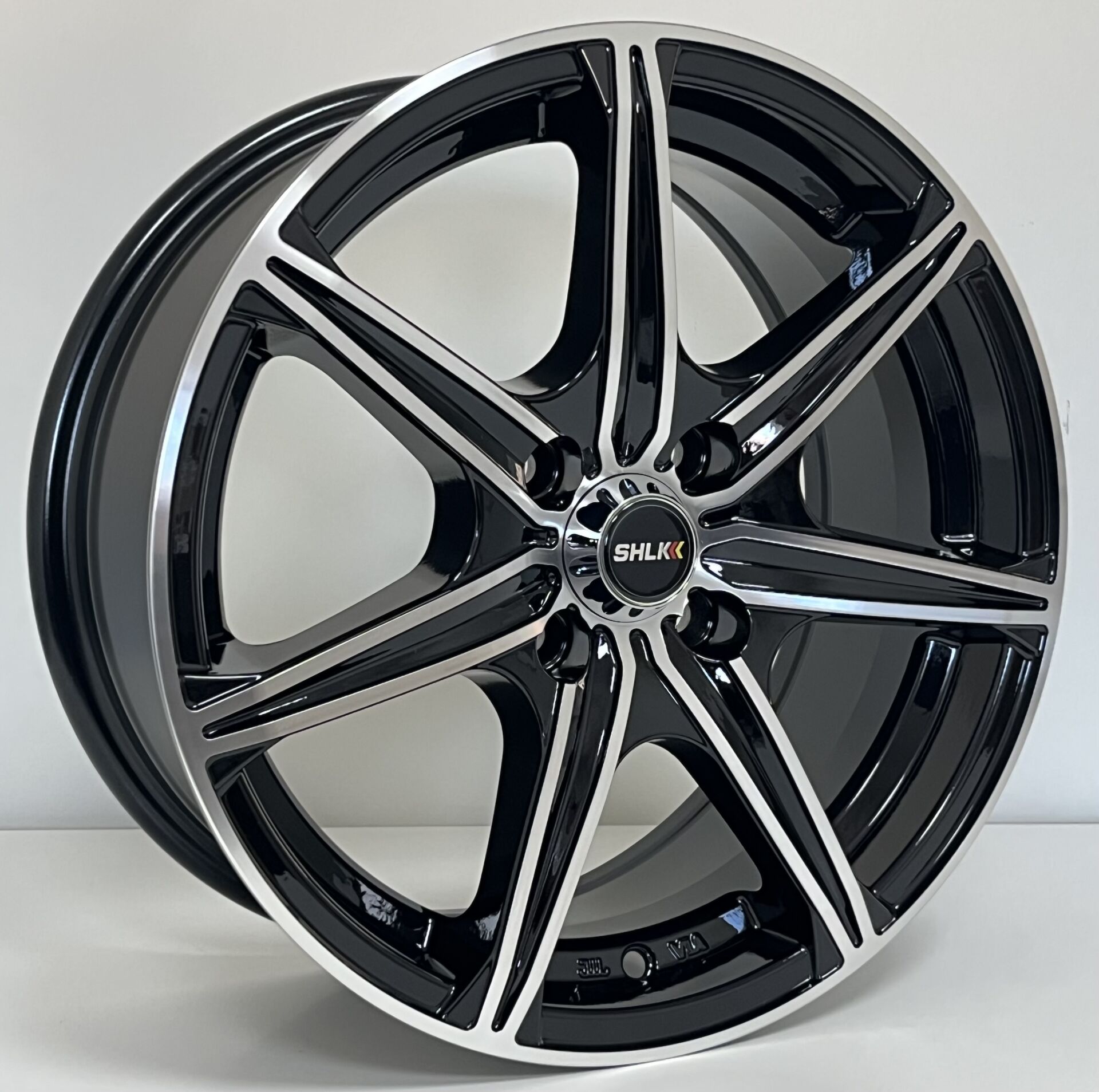 SHLK 6.5X15 SLK-2088 4X100 ET35 73.1 BLACK MACHINED Binek Jant
