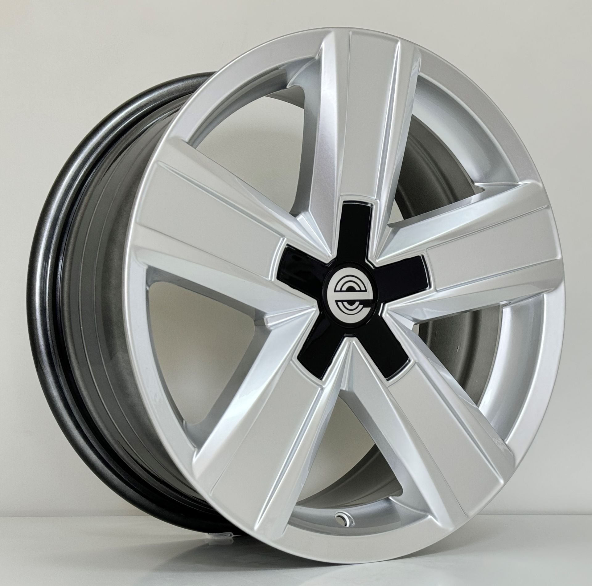 7X16 EXP-HV0031 5X120 ET35 65.1 HYPER SILVER XL