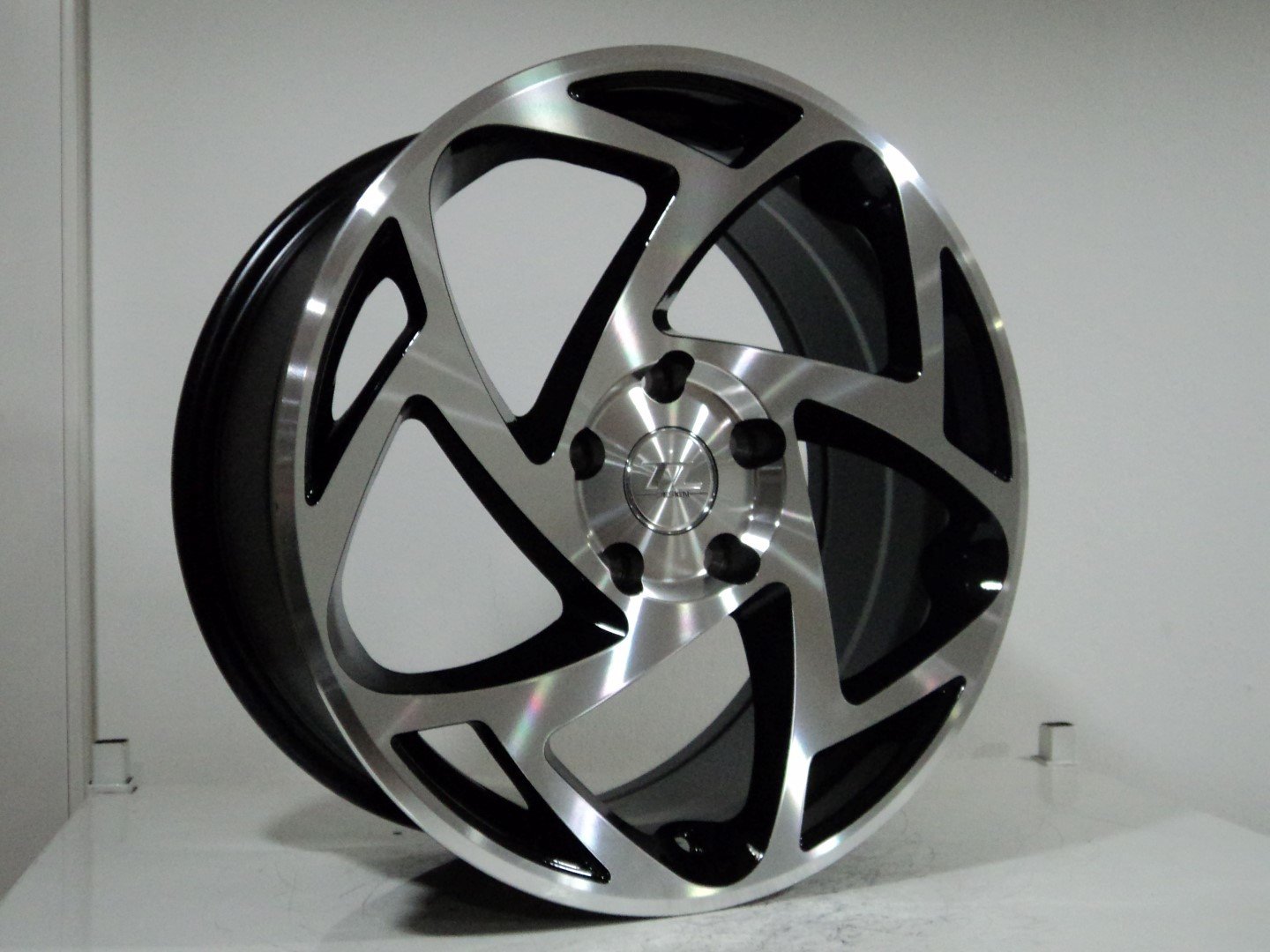 7.5X17 TL-1463 5X105 ET38 56.6 BLACK MACHINED
