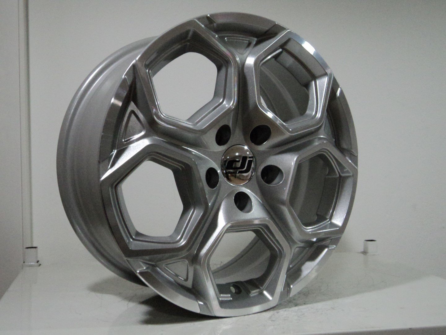 7X16 DJ561 (20054) 4X114.3 67.1 ET38 AD